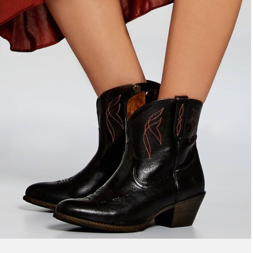 Arias Darlin short cowgirl boots